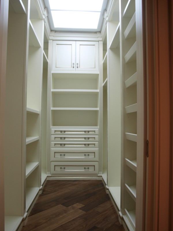 Kleiderschrank